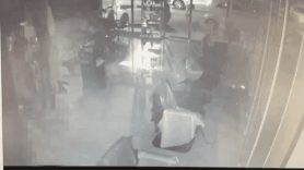 Police on hunt for fully naked beauty shop burglar