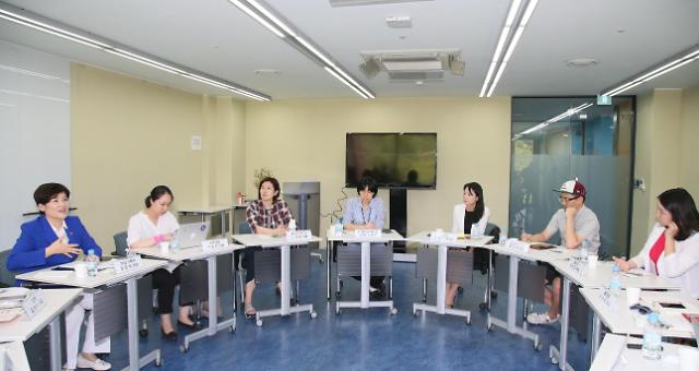 [포토] 강은희 여가부 장관, 스타트업 대표와 간담회... 현장 목소리 청취 - 뉴스 썸네일 이미지