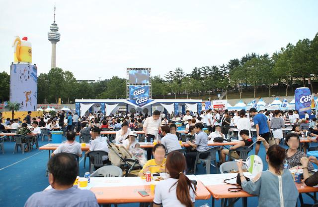 Chicken and beer festival kicks off in Daegu: Yonhap