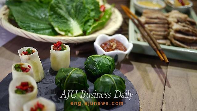 [AJU VIDEO] Easy & quick recipe for Ssambap – rice ball wrapped in cabbage and kale