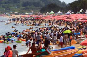 Crackdown on improper use of air conditioners at shops and restaurants