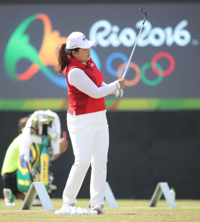 高尔夫球首轮比赛韩国女队双保险冲金