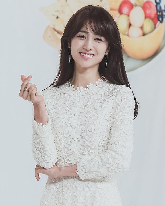 韩星朴河宣以女主角参演的中国电影《夺路而逃》18日在华上映