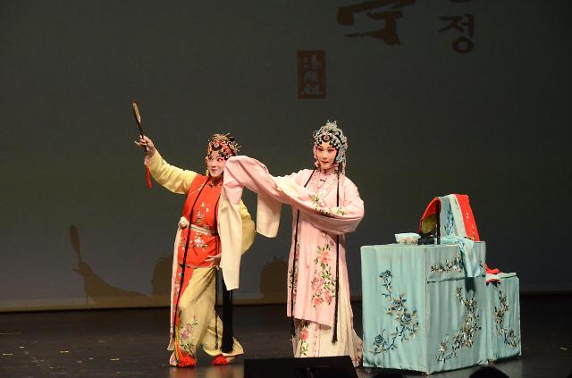 中国昆剧《牡丹亭》在韩惊艳演出 纪念汤显祖逝世400周年