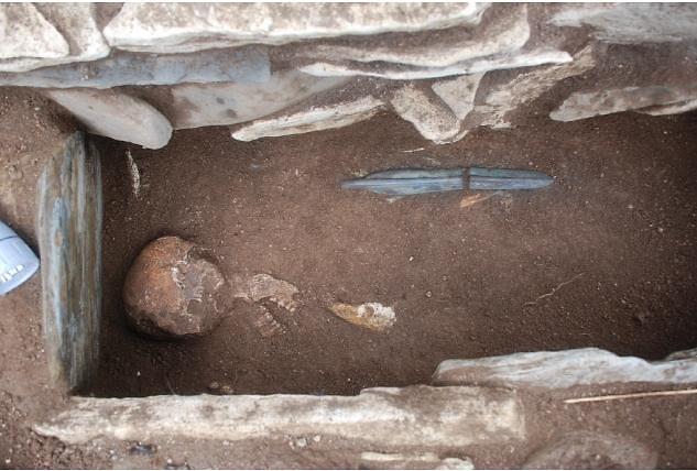 Bronze Age skeleton and dagger discovered together in South Korea