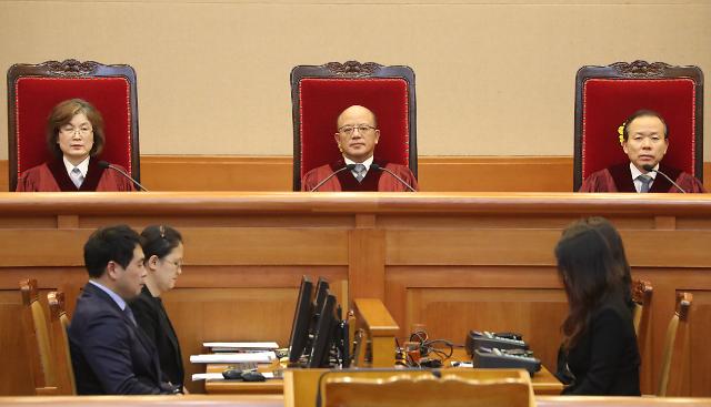 사법시험 폐지 합헌 결정 헌법재판소 재판관 4명,위헌 의견