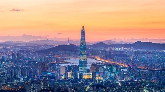 123层高555米历时6年 韩最高建筑乐天世界塔外观全部完工