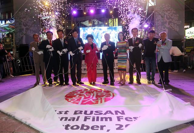 Busan film festival opens after two tumultuous years: Yonhap