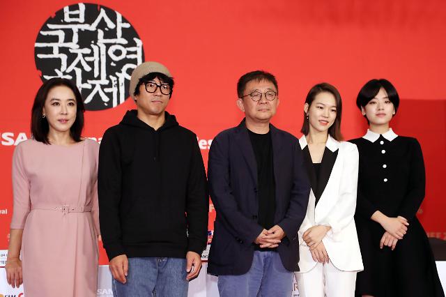 Director-actor calls for freedom of expression in BIFF: Yonhap
