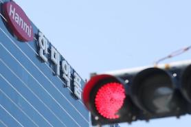 Prosecutors raid drug maker Hanmis office over short-selling scandal