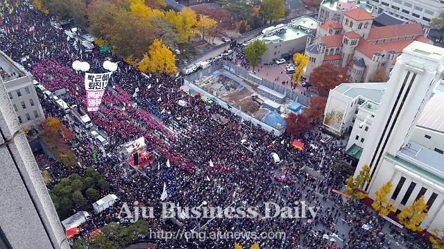 [UPDATES] Huge candle-lit rally demanding Parks resignation descends in central Seoul