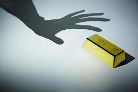 Legendary 86-year-old jewel thief caught again stealing $2,000 necklace