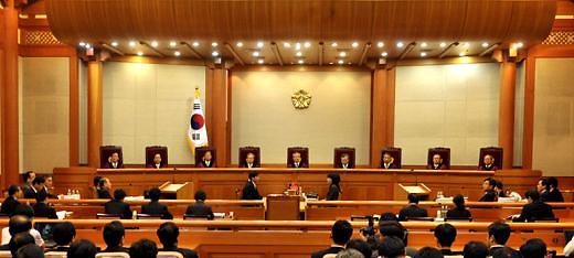 韩国宪法裁判所今天下午2点举行弹劾案首次辩论