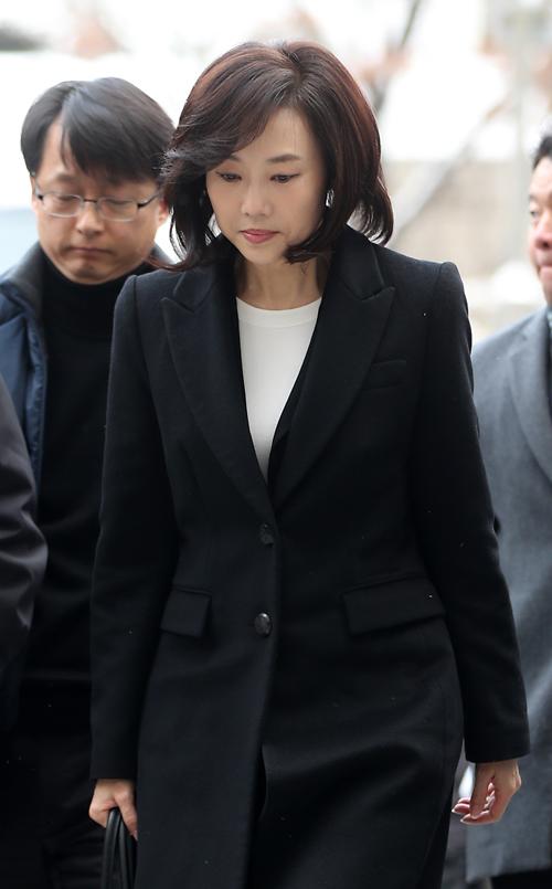 [FOCUS] One of S. Koreas most envied career women faces shameful crash-landing