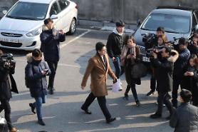 Presidential officials locked in standoff with special investigators
