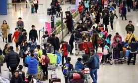  Airlines to freeze fuel surcharge on tickets: Yonhap