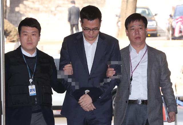 Prosecutors demand one-year jail term for Hanwha group chiefs son