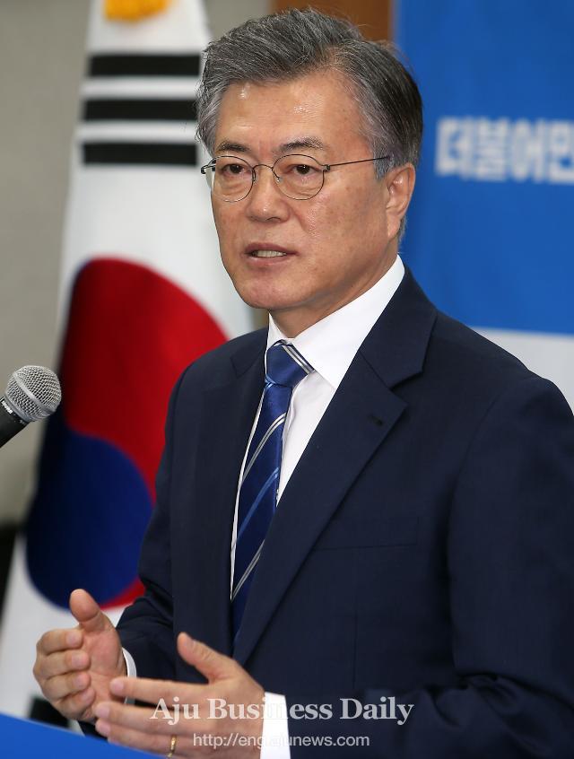 Poll shows Moon beats rivals in all hypothetical races: Yonhap