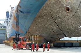 Foreign experts invited for investigation into cause of Sewol ferry sinking