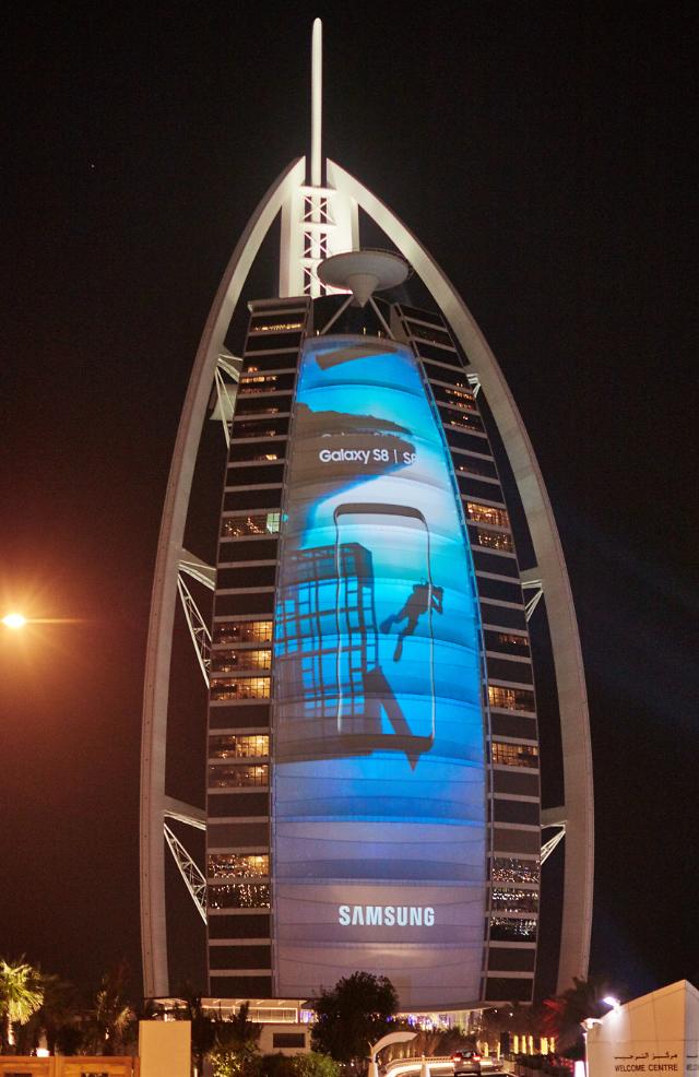 三星加快进军中东市场脚步 Galaxy S8广告占据迪拜帆船酒店外墙