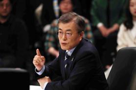 Top presidential candidate Moon under fire for disliking homosexual