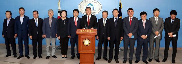 <2017年总统大选>韩正党13名议员退党改入自由韩国党支持洪准杓
