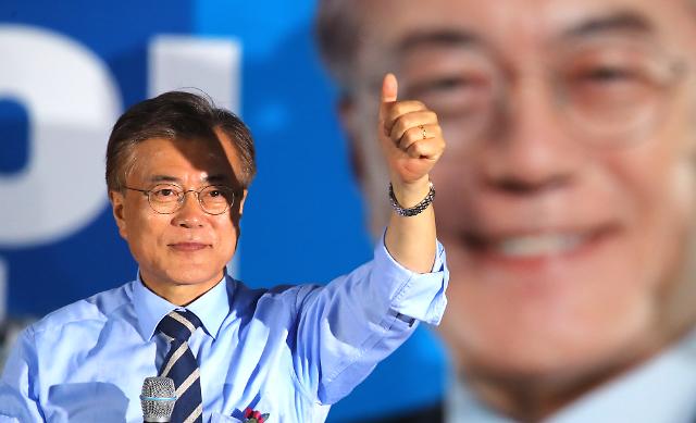 [PROFILE] Moon inherits political creed of former liberal president