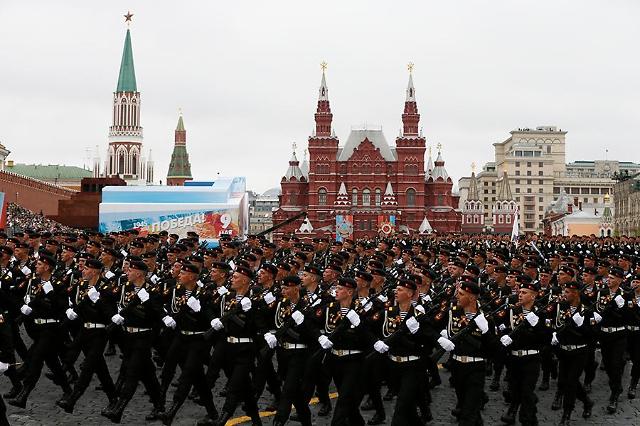 [GLOBAL PHOTO] Russian Marines March on Victory Day