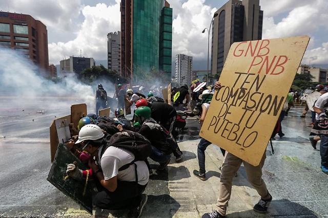 [GLOBAL PHOTO] Venezuela crisis meets sixth week