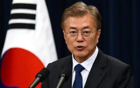 Moon voices negative view on sexual slavery deal in talks with Abe