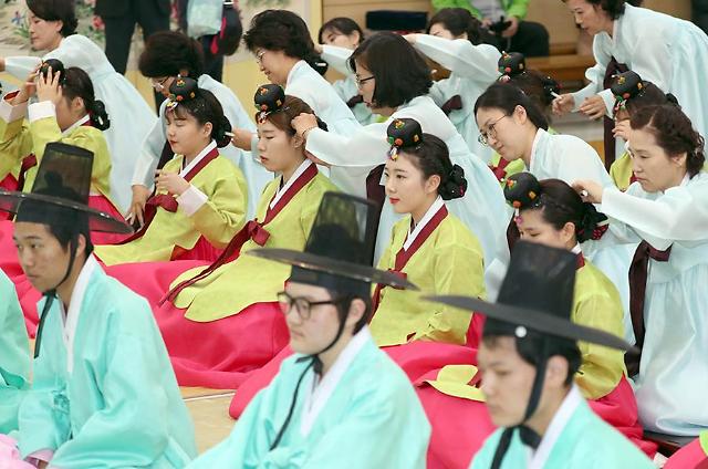 [PHOTO] Young adults participate in Coming-of-Age Day event