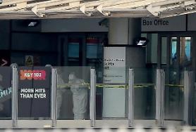 [GLOBAL PHOTO] Forensic officers enter the Manchester Arena