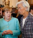 [GLOBAL PHOTO] German Chancellor and IMF Director in conversation at G7 Summit
