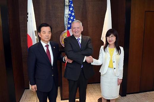 [GLOBAL PHOTO] US Defense Secretary joins hands at 2017 Defense and Security Forum in Asia