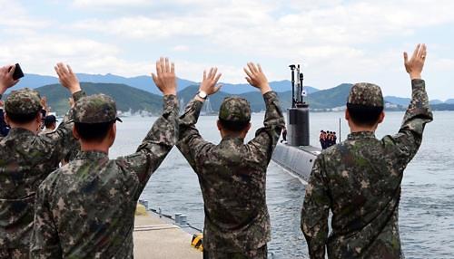 韩美海军在关岛近海启动潜艇演习
