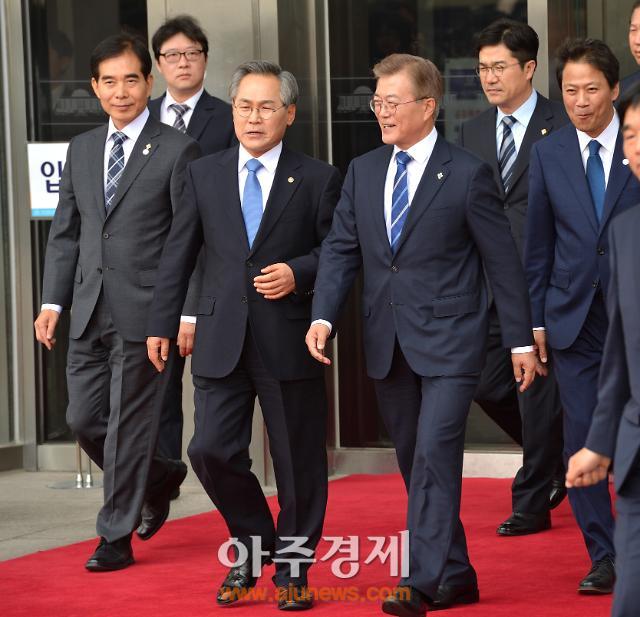 '현역 불패냐, 첫 낙마냐'…김부겸·김영춘·도종환 현미경 ...