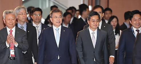 韩财长寄语亚投行：可持续基建支撑就业