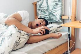 Smartphones blamed for hampering good sleep of many S. Koreans