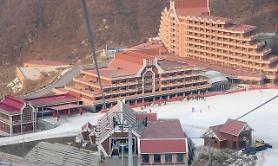 N. Koreas new ski resort under construction near border with China
