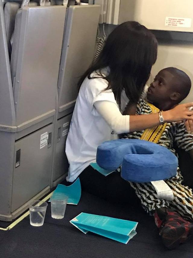 Passenger steps in to comfort screaming Autistic boy on flight 