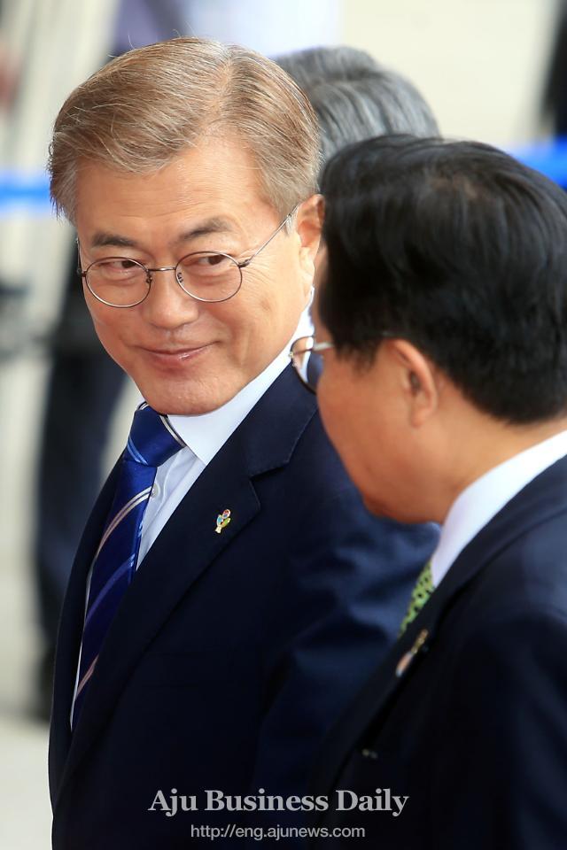 S. Korean leader urges Pyongyangs participation in Winter Olympics