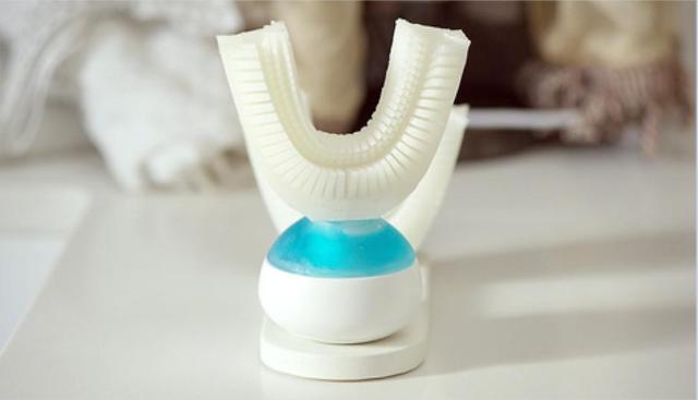 Hands-free automatic toothbrush garners over $3.7 Million on Kickstarter