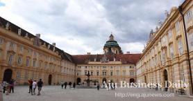 [AJU PHOTO] Visiting majestic Melk Abbey in Austria