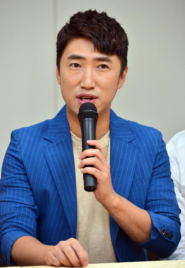 Comedian Jang Dong-min declares war against cyber bullies