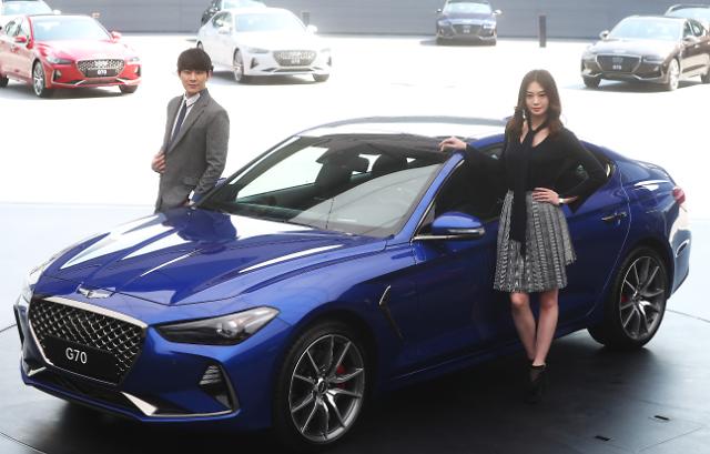  Hyundai unveils Genesis sports sedan G70: Yonhap