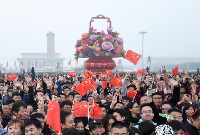[아주동영상] 톈안먼에 10만명 인파… 중국 황금연휴 첫날 풍경
