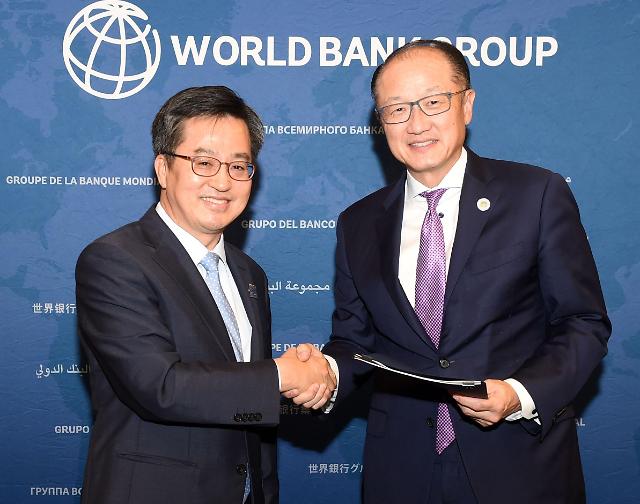 金东兖分别会晤美财长和世界银行行长 共商经济合作
