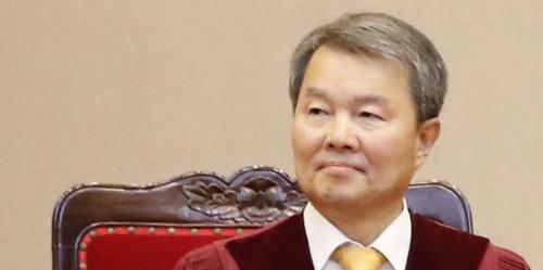 韩国宪法院长提名李镇盛 曾揭朴槿惠渎职