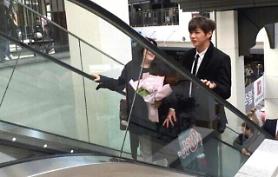 K-pop boyband, Wanna One, member Kang Daniel takes his mom out on a date
