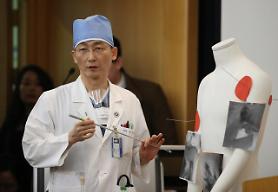 Dozens of parasitic worms removed from defectors intestines: doctor